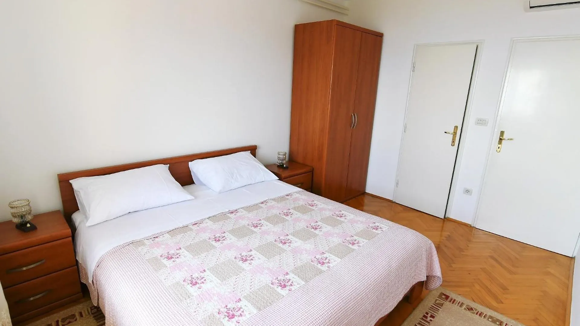 Rooms With Breakfast & Apartment Valentin Moscenicka Draga