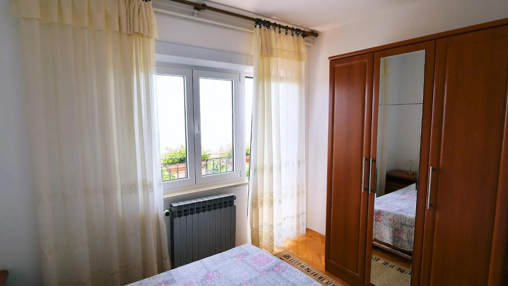 Rooms With Breakfast & Apartment Valentin Moscenicka Draga