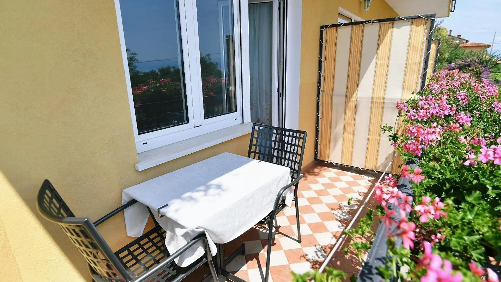 Rooms With Breakfast & Apartment Valentin Moscenicka Draga