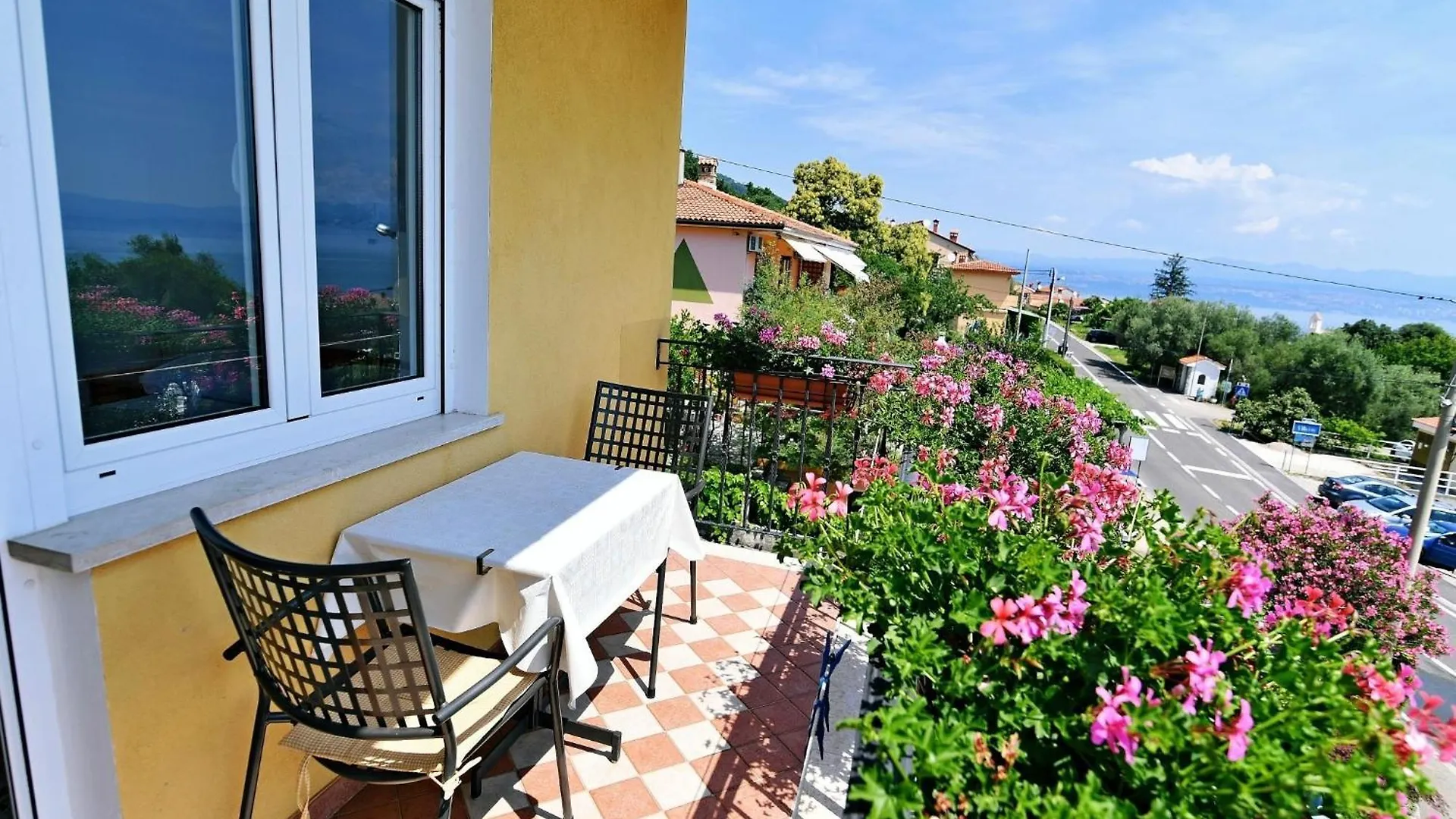 Rooms With Breakfast & Apartment Valentin Moscenicka Draga