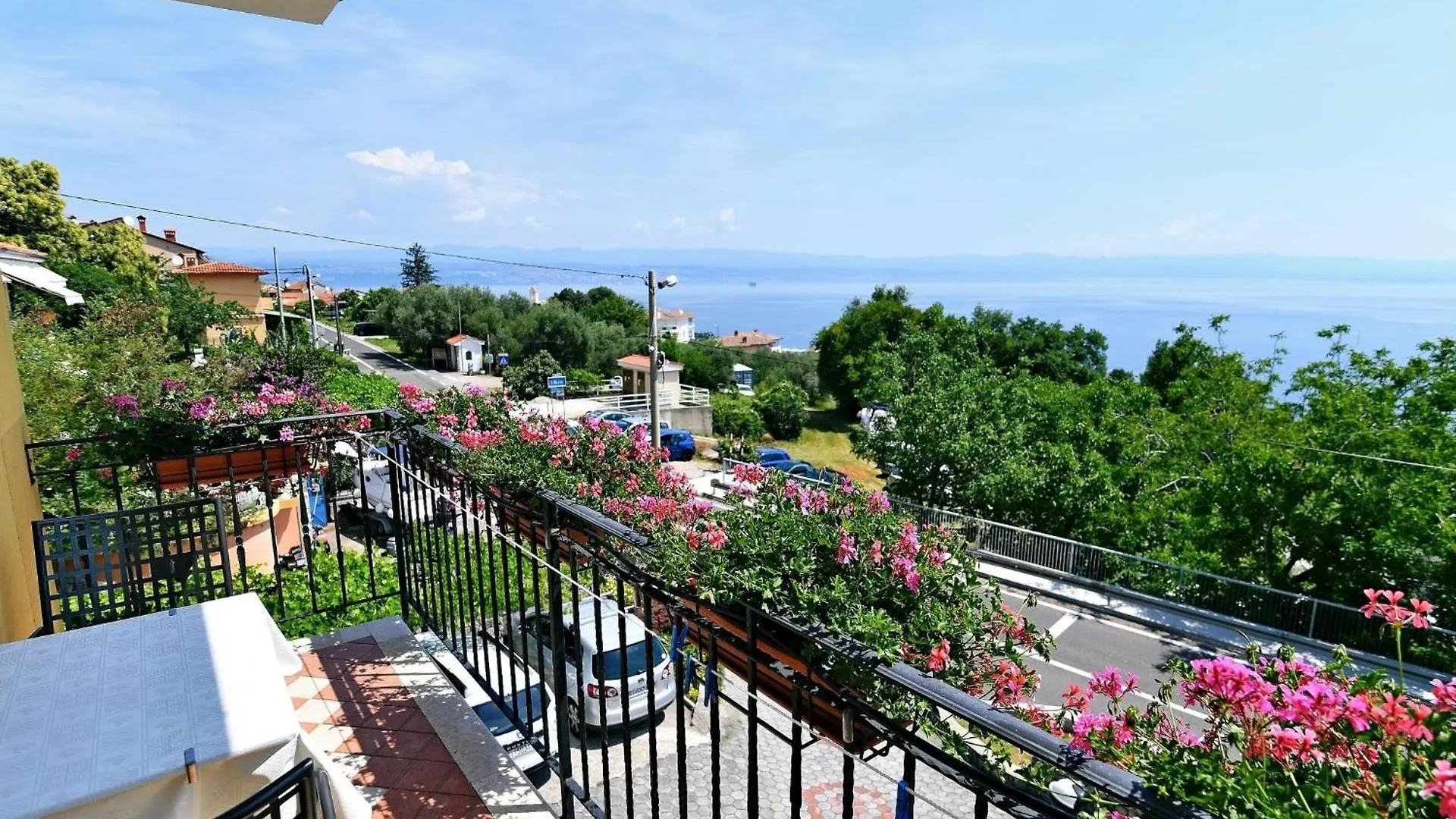 Rooms With Breakfast & Apartment Valentin Moscenicka Draga