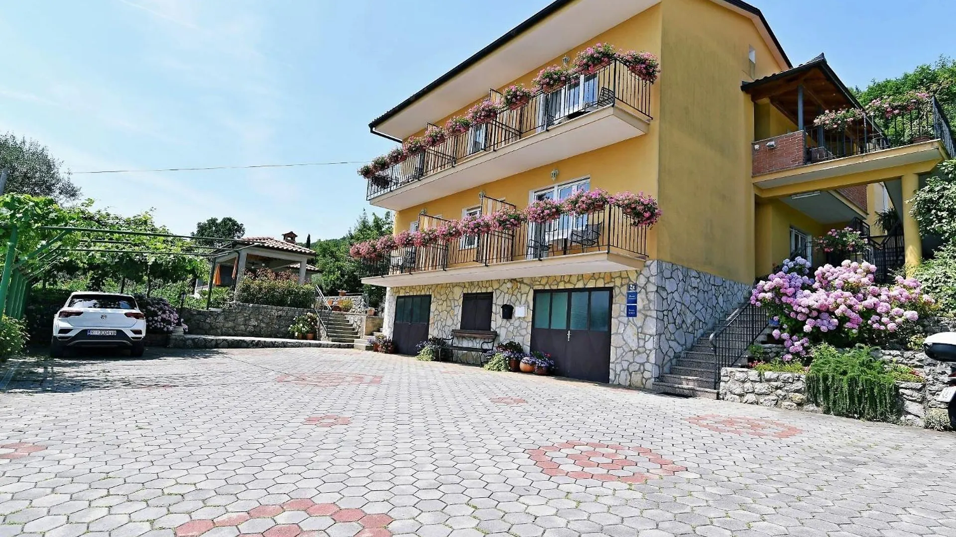 Rooms With Breakfast & Apartment Valentin Moscenicka Draga 0*,